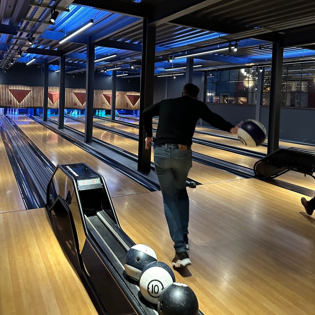 Employee bowling at Paramount Digitals social event